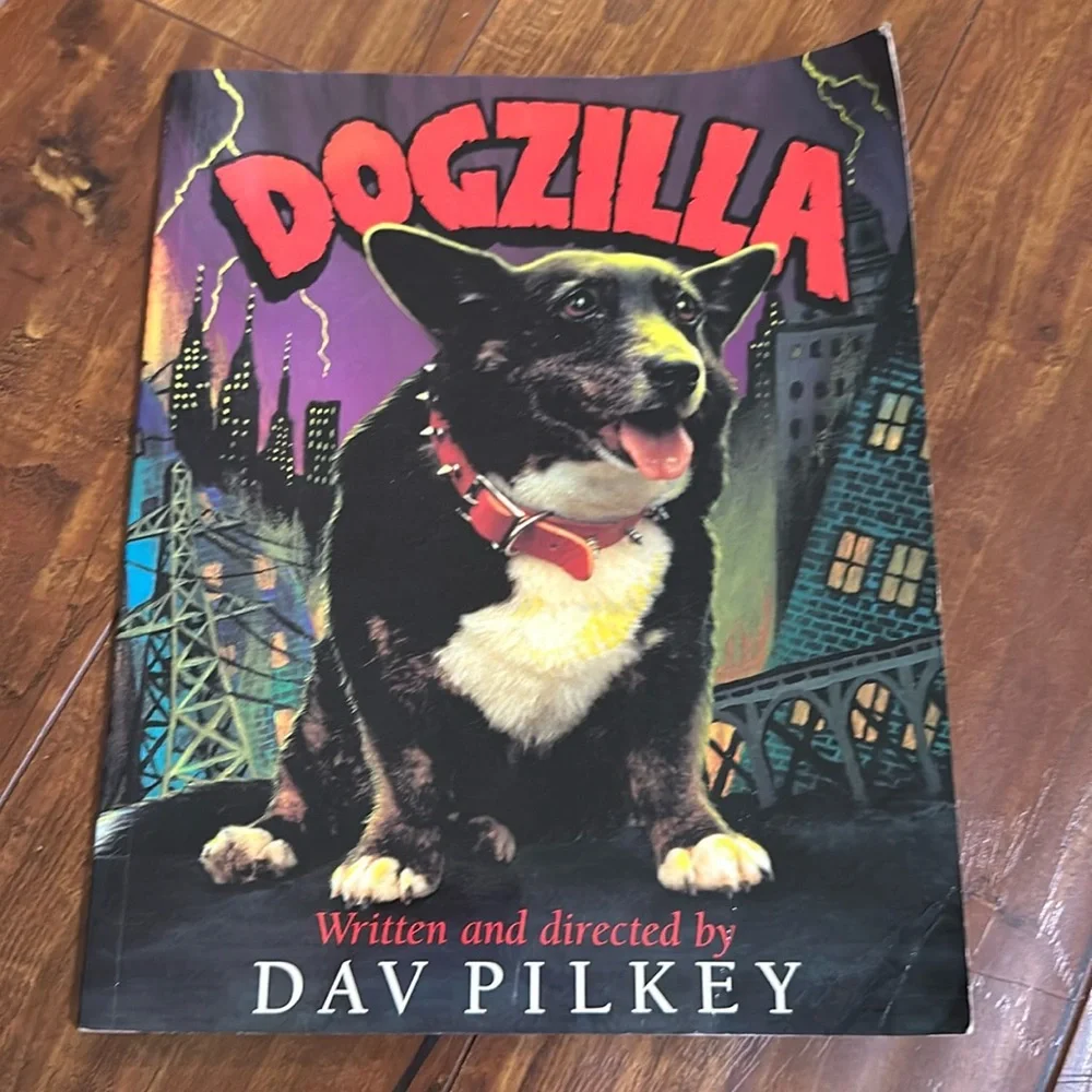 Dogzilla paperback by‎ Dav Pilkey